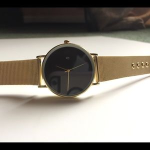 Gold Unisex Sleek Quartz Watch